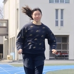 母校の滝川第二高校で練習に励む松下美咲さん＝神戸市西区春日台６