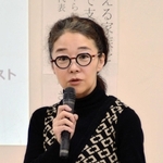 ひとり親世帯が抱える悩みなどについて話す安木麻貴さん＝三田市弥生が丘１