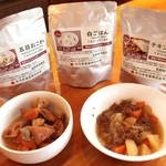 日乃本食産が手がける災害用備蓄食。チキンカレーや五目おこわなどをそろえる＝三田市志手原