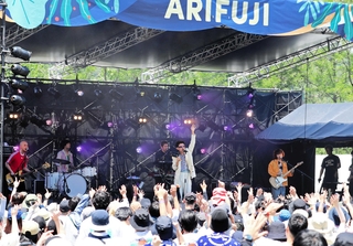 昨年の「ＯＫＡＭＯＴＯ’Ｓ（オカモトズ）」のステージ。今年も出演する＝三田市尼寺