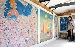大石輝一さんが手がけた作品＝三田市中内神