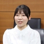 今後の意気込みなどを語った河合美波さん＝三田市役所