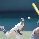 １６日の飾磨戦でも先発し、８回まで好投した三田学園の熊野慎投手＝神姫バスキッピースタジアム