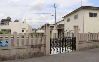 石碑などを建てる方針が固まった「忠魂堂」の跡地＝三田市三田町