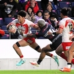 ２０２３年１１月、パリ五輪アジア予選の男子決勝・日本－香港で、タッチライン際から突破を図る奥平湧選手＝大阪市のヨドコウ桜スタジアム