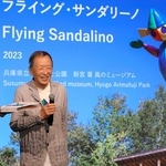 イタリア館のアンバサダーを務める新宮晋さん（左から２人目）＝大阪市此花区