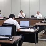 新商業施設への移転計画について議論が交わされた市議会予算決算常任委員会生活地域分科会＝４日、三田市三輪２