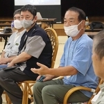 自身の経験を語る参加者＝三田市川除