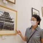 メンバーらの力作が並ぶ会場＝郷の音ホール