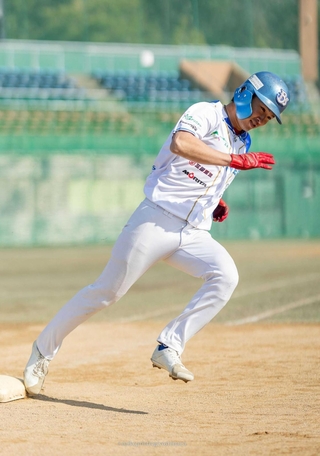 快足が自慢の山崎照英選手。今季は５１盗塁で２年連続盗塁王に輝くも、「数は満足していません」。（球団提供）