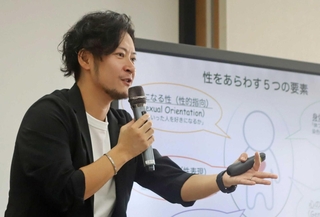 自身の経験などを語った藤井航さん＝三田市南が丘２