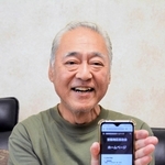 作成した宮脇地区自治会ホームページについて語る森忠彦さん＝三田市加茂