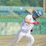 快足が自慢の山崎照英選手。今季は５１盗塁で２年連続盗塁王に輝くも、「数は満足していません」。（球団提供）