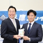 阪神の育成ドラフト2位、山崎選手に指名あいさつ　兵庫ブレイバーズ所属「チーム盛り上げる存在に」