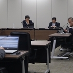 フラワータウン市民センターの移転に関するアンケート結果について議論した市議会生活地域常任委員会＝三田市三輪２