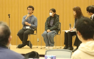 男性は、マレーシアから来日した理由や経験を話した＝三田市駅前町、まちづくり協働センター