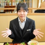 グランプリの岡前果歩さんが考案した「丹波地鶏の塩麹焼きとたっぷり野菜の豚汁」＝西宮市塩瀬町名塩