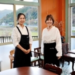 「さとカフェ」への思いを語る服部あかねさん（右）と吉川由佳さん＝三田市下里