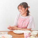 ＜自分らしさを社会へ　女性たちのチャレンジ＞(下)アイシングクッキー講師・金本郁美さん／ネットの運用をサポート・河合裕子さん