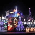 冬の住宅街に光の温もり　今年は「万博」カラー基調に　三田・加茂の民家