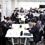 自校の校則などについて話し合った会議＝三田市中央町、市役所南分館