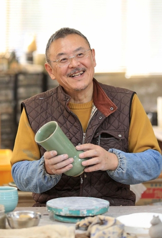 三田青磁を手がける陶芸家、伊藤瑞宝さん（撮影・小林良多）