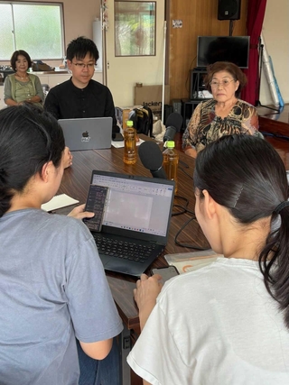 鹿児島県の喜界島で実施した調査風景