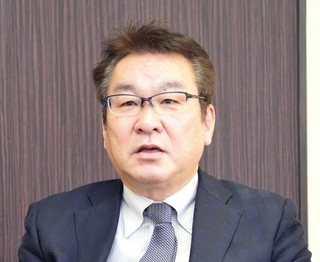 三田市商工会の現状や今後の取り組みなどを語る福西文彦会長＝三田市天神１