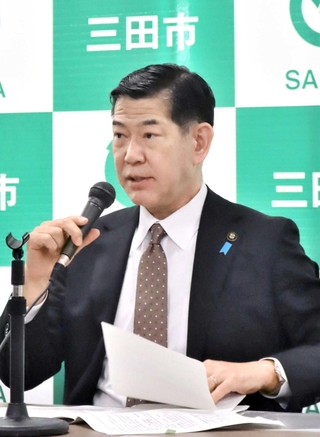 フラワータウン市民センター移転計画の今後の方針を明らかにした田村克也市長＝三田市三輪２