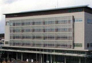 三田市役所＝三田市三輪２