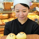 かわいらしい馬の顔をチョコレートで描いたパン＝三田市三輪１