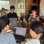 鹿児島県の喜界島で実施した調査風景