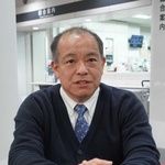 弟の恵介さんとの思い出や阪神・淡路大震災当時を振り返る山口隆司さん＝三田市川除