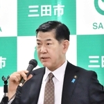 フラワータウン市民センター移転計画の今後の方針を明らかにした田村克也市長＝三田市三輪２