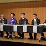 公開討論会に臨む（右から）谷公一氏、遠藤良太氏、川戸康嗣氏、高橋秀彰氏、村岡峰男氏＝三田市駅前町