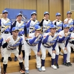 飛躍を誓った新入団選手たち＝三田市川除