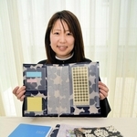 学校現場の激務、華やか「手帳カバー」で癒やして　三田の元教員が開発、機能性にも気を配った優れもの