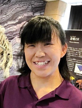 三宅優佳研究員