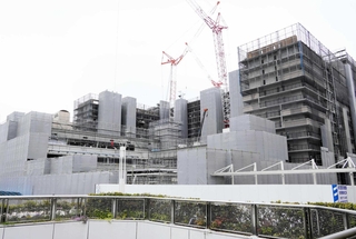 着々と工事が進む三田駅南側「Ｃブロック」＝三田市駅前町