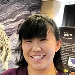 三宅優佳研究員