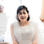 ３月３０日、ウエディングドレスに身を包み、結婚式に臨む横山千夏さん＝三田市大原（提供）
