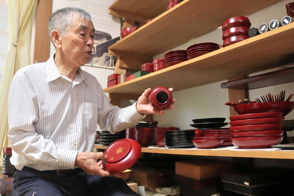 希少品　輪島塗　漆器　髹漆伝統工芸士　平野勝男　勝雲作　水指　共布　共箱 能登半島地震で被災の輪島塗、制作引き継ぐ 石川出身の漆工芸家・大蔵