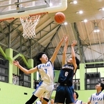 バスケットボール男子決勝。シュートを放つ、ゆりのき台・藍の選手＝神姫バス城山体育館