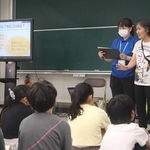 すずかけ台小で行われた養成講座を兼ねた授業。当事者の話を聞き、理解を深めた＝三田市すずかけ台２