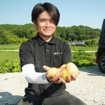 三田にＵターンし、神戸大が開発した「はりまる」などを栽培する大勢貴経さん＝三田市北浦