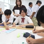 スマホ、SNS…トラブルや犯罪被害防ぐには?　三田で中学生サミット、8校の生徒が活用法考える