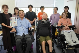 重度障害者が自分らしく暮らせる社会を目指して取り組む「ぽしぶる」のメンバーたち＝三田市あかしあ台５
