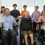 重度障害者が自分らしく暮らせる社会を目指して取り組む「ぽしぶる」のメンバーたち＝三田市あかしあ台５