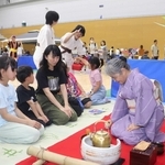茶道や少林寺拳法など、さまざまな活動を紹介した５月の「集まれ！さんだ地域クラブフェスティバル」＝三田市ゆりのき台１、駒ケ谷体育館