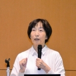 性を巡る子どもとの対話について話す浅野恭子さん＝三田市川除